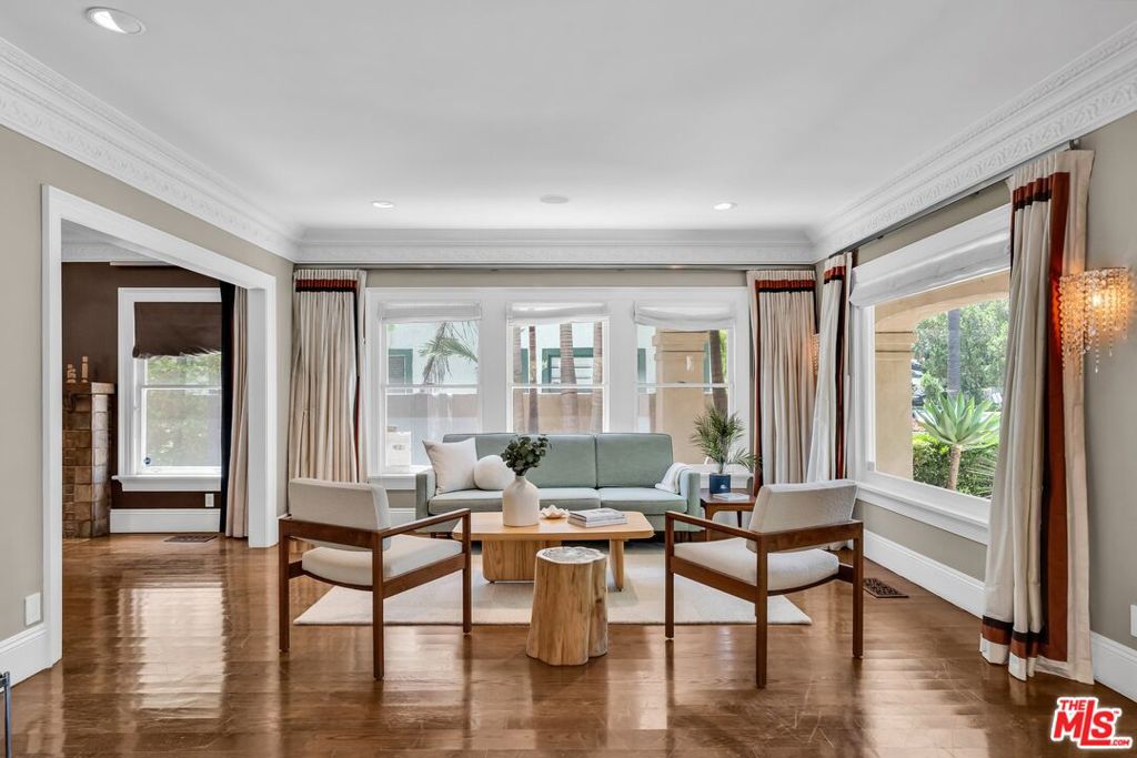Properties 4 1638 S Victoria Avenue