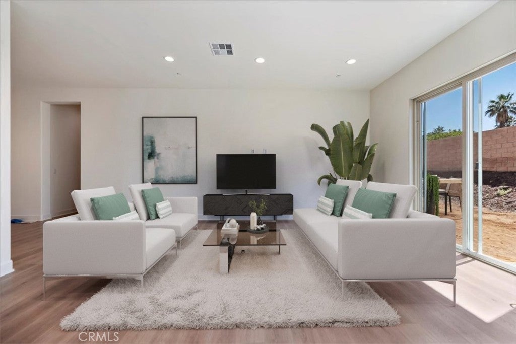 1438 E Highland Avenue