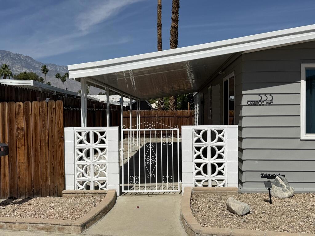 535 Cerritos Way