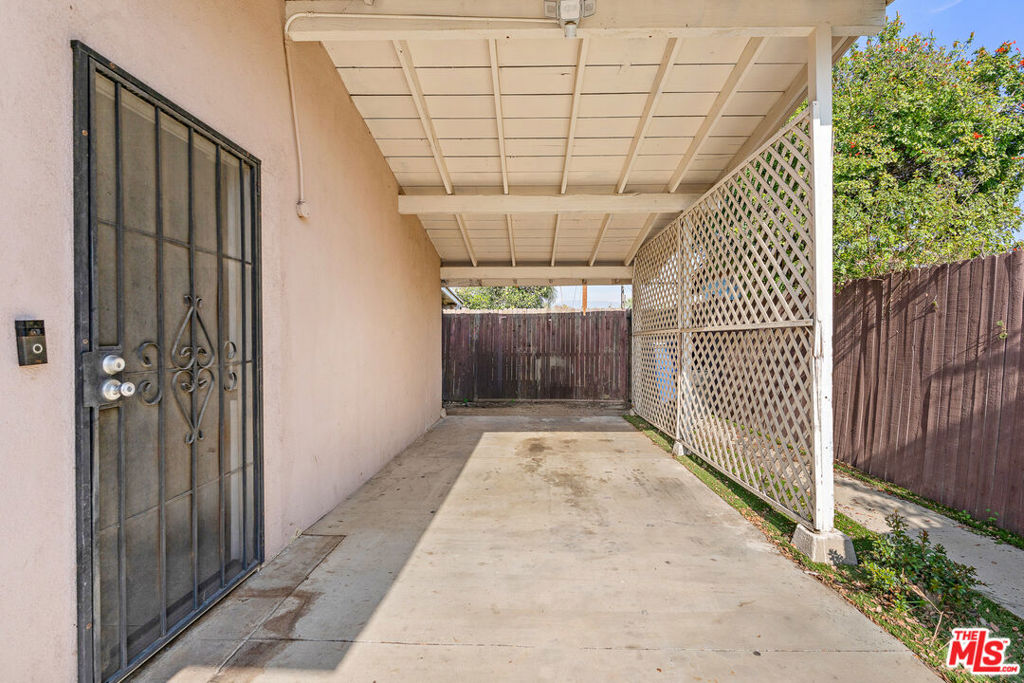 2218 Broadway Avenue