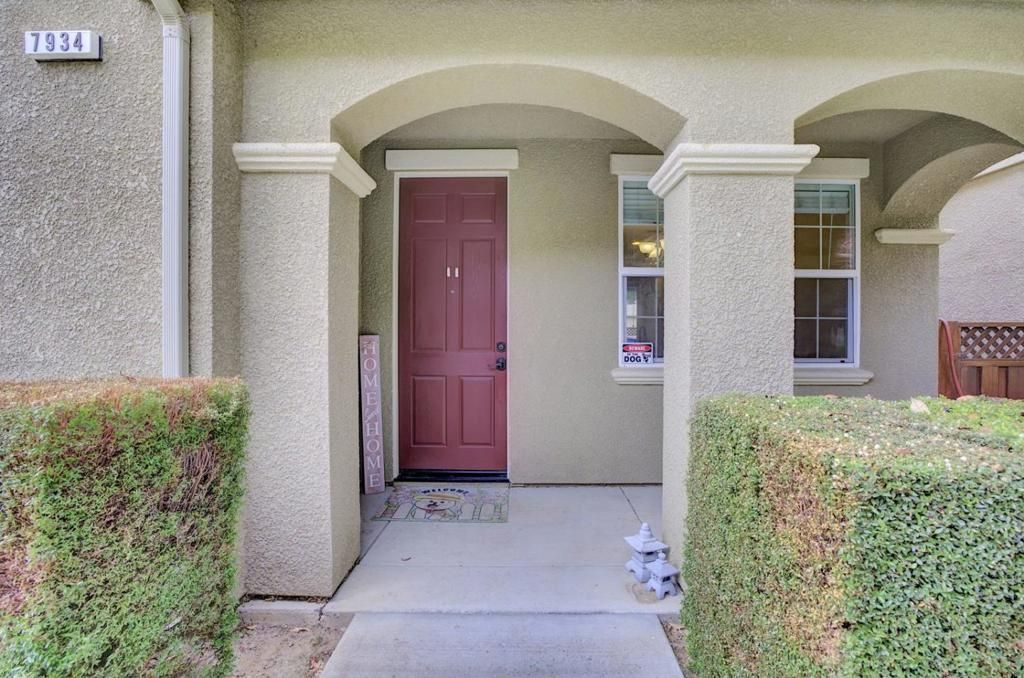 Photo of 7934 Spanish Oak Circle, Gilroy, CA 95020 (MLS # ML82024937)
