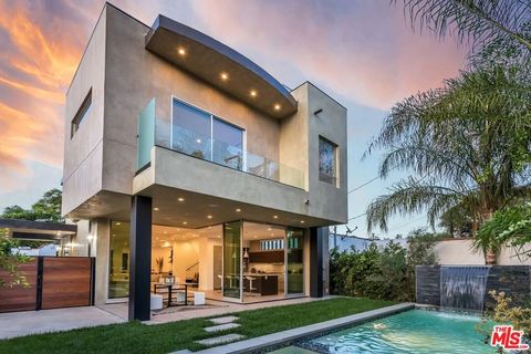 Photo of 8932 Dorrington Avenue, Los Angeles, CA 90048 (MLS # 26827539)