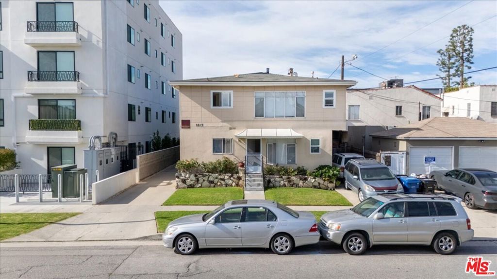 Photo of 1017 S Shenandoah Street, Los Angeles, CA 90035 (MLS # 26650095)