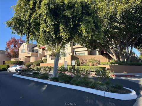 25761 Le Parc 5 Lake Forest CA 92630