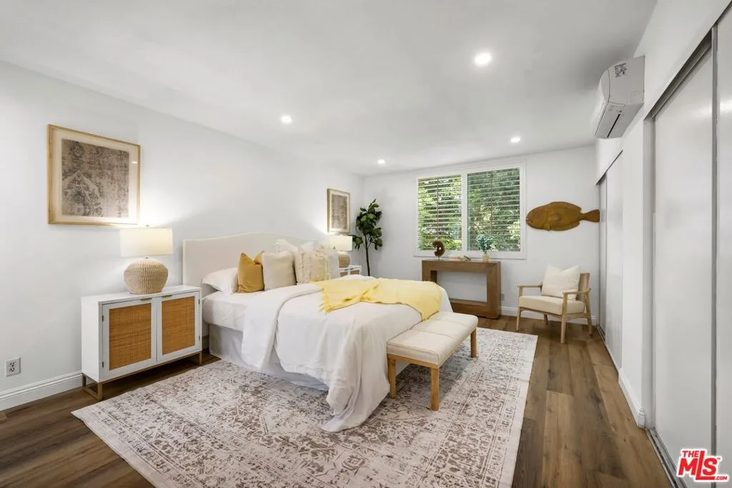 Santa Monica, California 90404, United States, 3 Bedrooms Bedrooms, ,2 BathroomsBathrooms,Residential,Active,132617