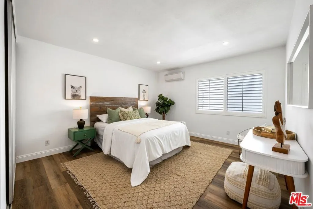 Santa Monica, California 90404, United States, 3 Bedrooms Bedrooms, ,2 BathroomsBathrooms,Residential,Active,132617