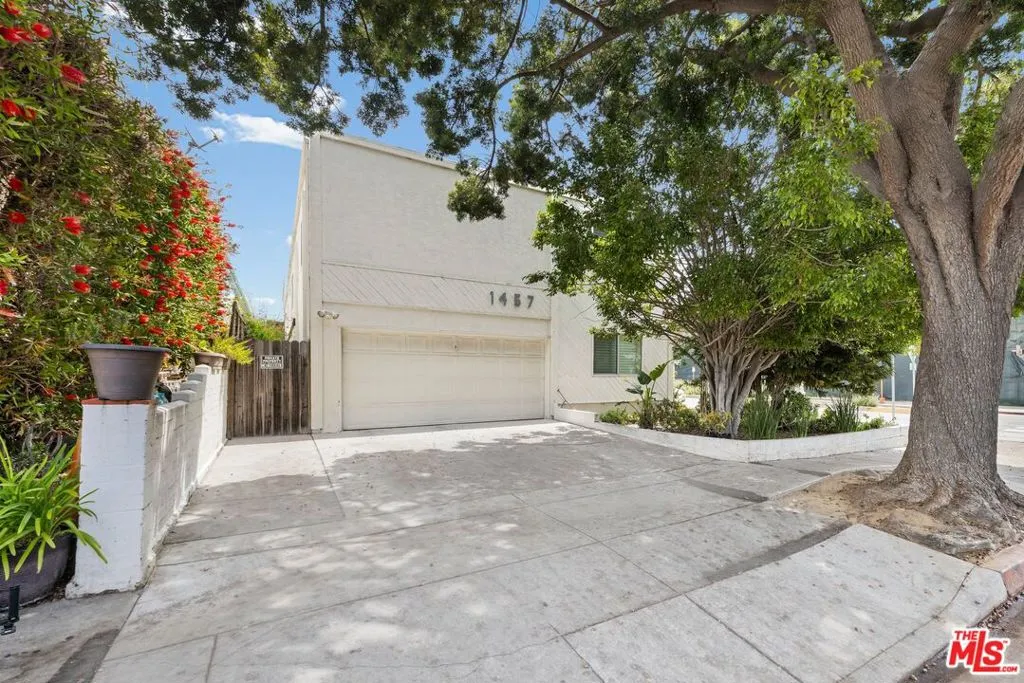 Santa Monica, California 90404, United States, 3 Bedrooms Bedrooms, ,2 BathroomsBathrooms,Residential,Active,132617