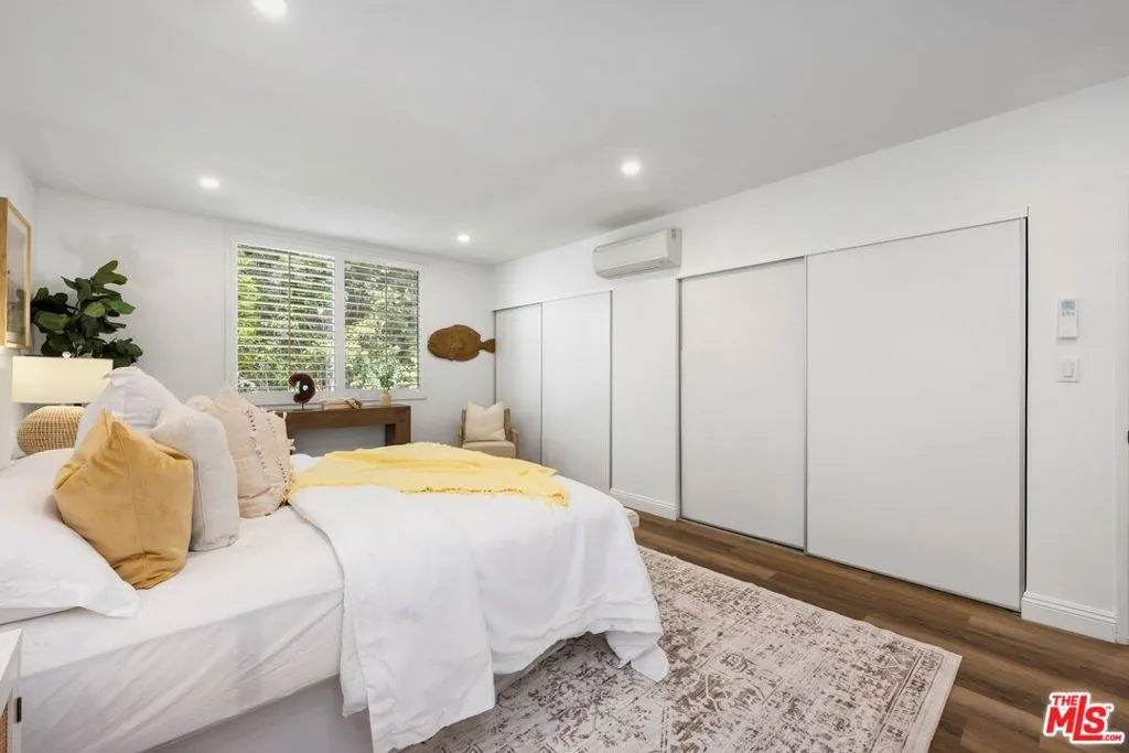 Santa Monica, California 90404, United States, 3 Bedrooms Bedrooms, ,2 BathroomsBathrooms,Residential,Active,132617