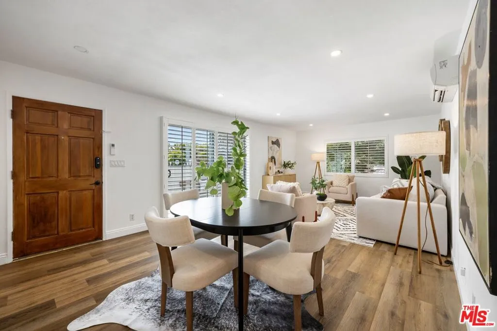 Santa Monica, California 90404, United States, 3 Bedrooms Bedrooms, ,2 BathroomsBathrooms,Residential,Active,132617