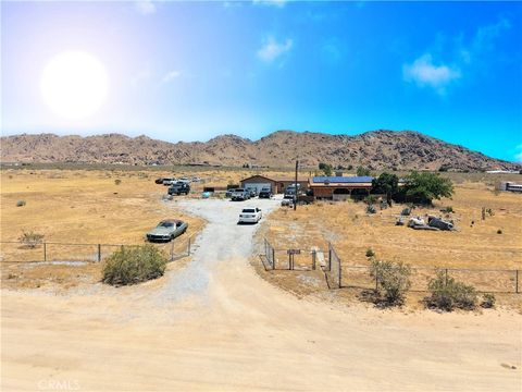 Photo of 17601 Sycamore Lane, Apple Valley, CA 92307 (MLS # SR26102221)