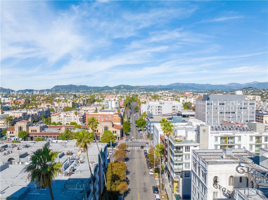 Photo of 631 S Kenmore Ave #406, Los Angeles, CA 90005 (MLS # PW26016697)