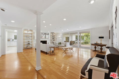 Photo of 4401 Nogales Drive, Los Angeles, CA 91356 (MLS # 26905933)