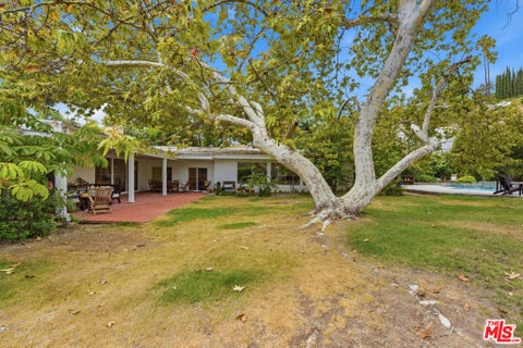 Photo of 4401 Nogales Drive, Los Angeles, CA 91356 (MLS # 26905933)
