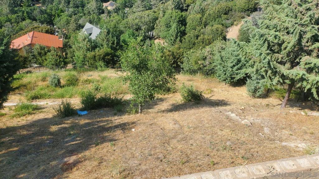 This property in Julian, CA is like a hidden gem. Imagine having space to build a beautiful residence... pretty enticing, especially with those panoramic mountain views. The perfect spot for a peaceful, rural lifestyle or an investor looking to capitalize on the area's popularity with tourists, especially during the Apple Days Festival. So many possibilities.
