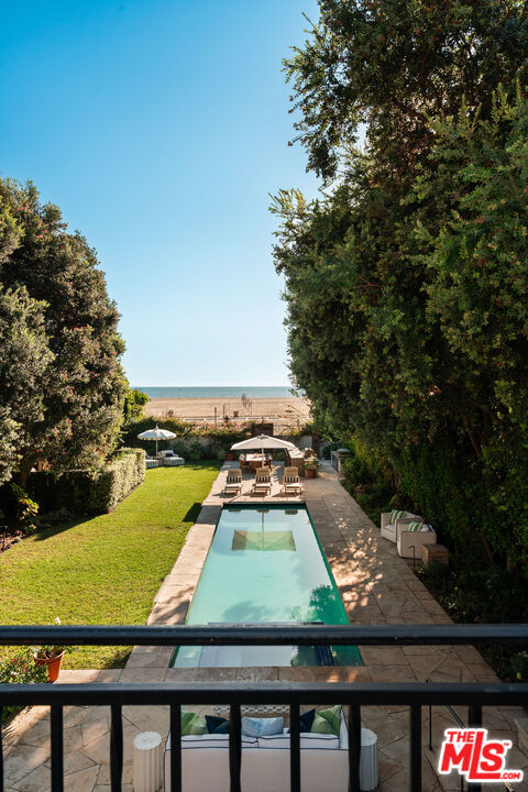 705 Palisades Beach Road