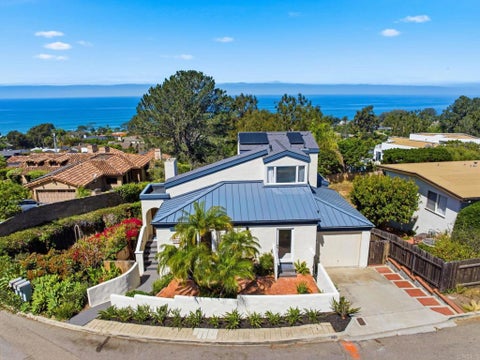 Photo of 622 Kalamath Dr. Dr, Del Mar, CA 92014 (MLS # NDP2606346)