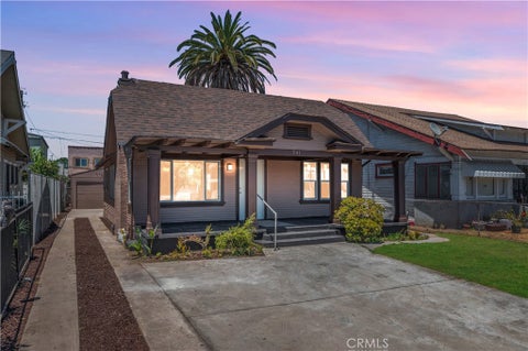 Photo of 941 W 55th Street, Los Angeles, CA 90037 (MLS # DW26147728)