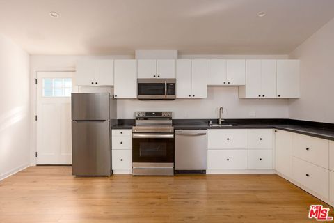 Photo of 126 Franklin Court #B, Glendale, CA 91205 (MLS # 26666809)