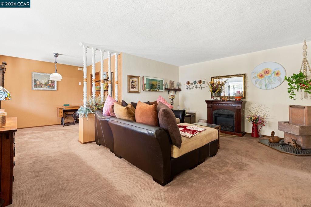 2383 Mountain View Dr