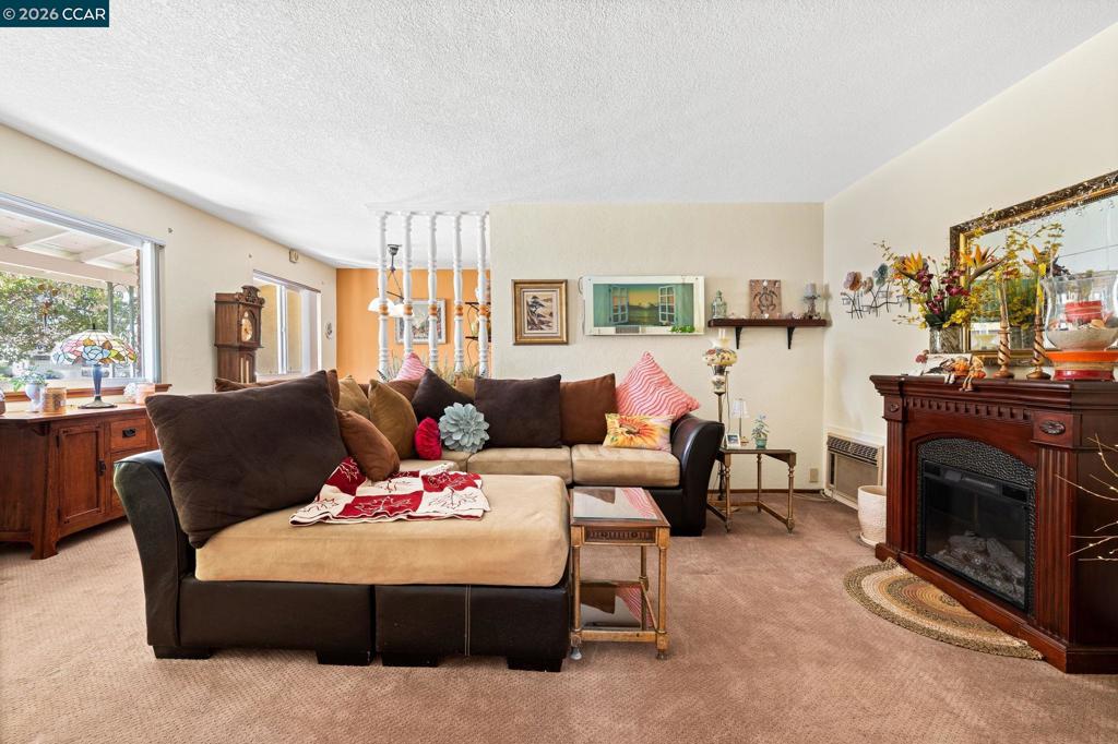 2383 Mountain View Dr