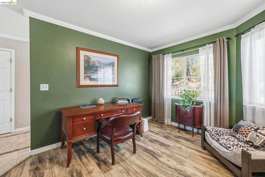 21835 White Thorn