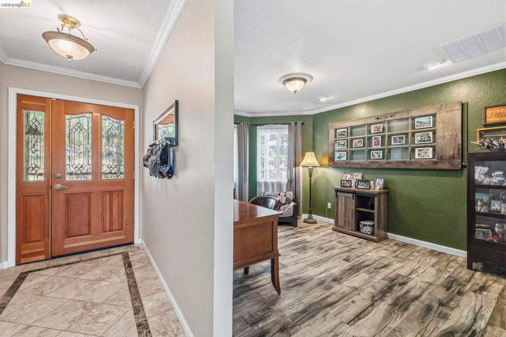 21835 White Thorn