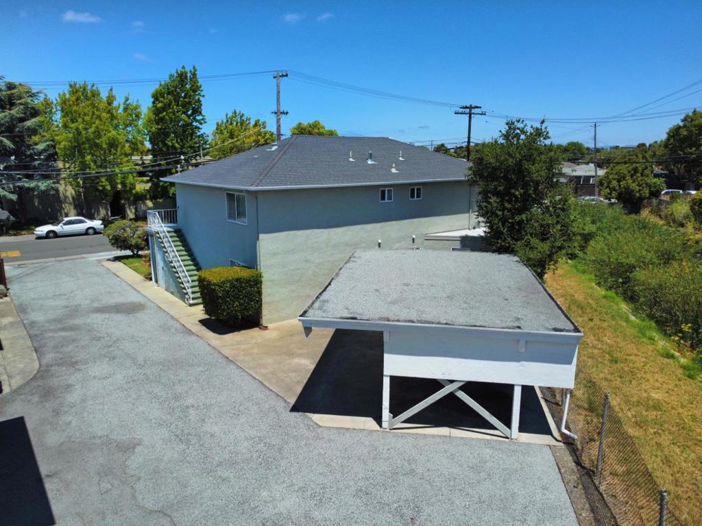 94 E 39th Avenue