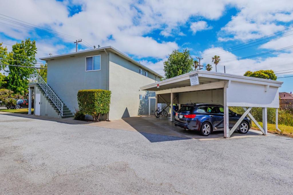 94 E 39th Avenue