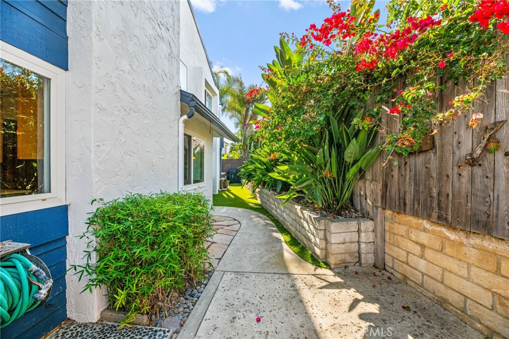256 Juniper Ave B6