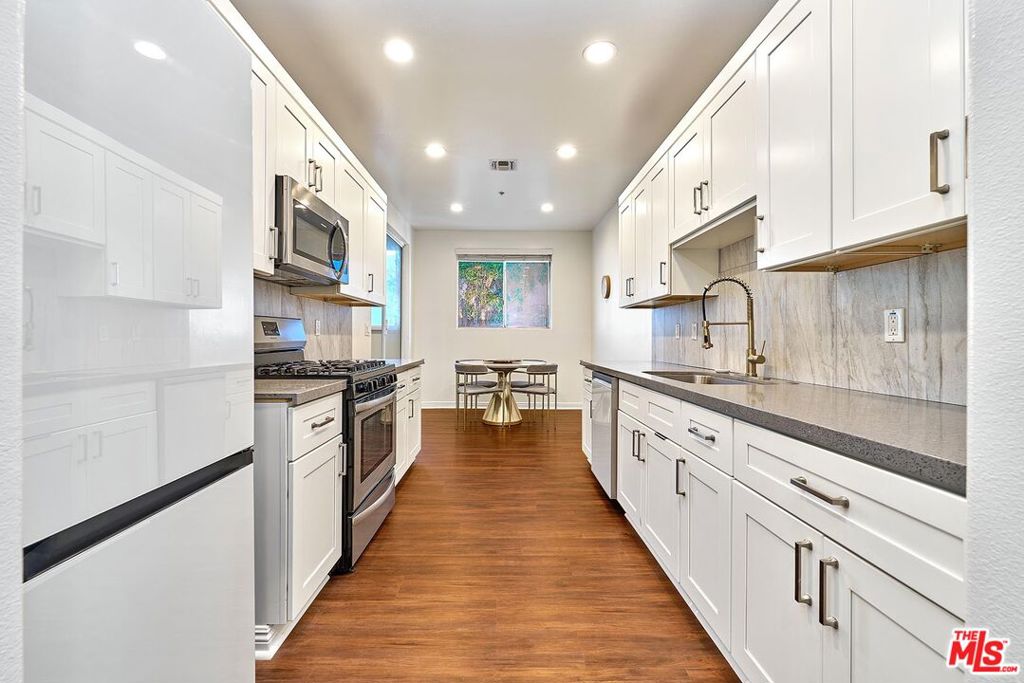 333 Westminster Avenue 204