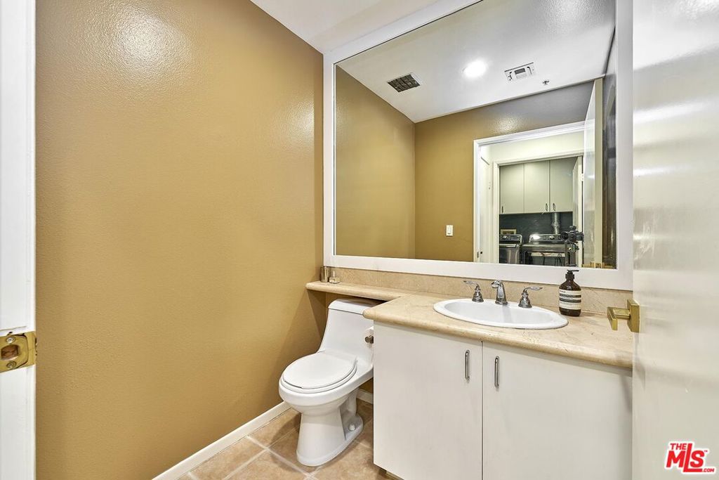 333 Westminster Avenue 204