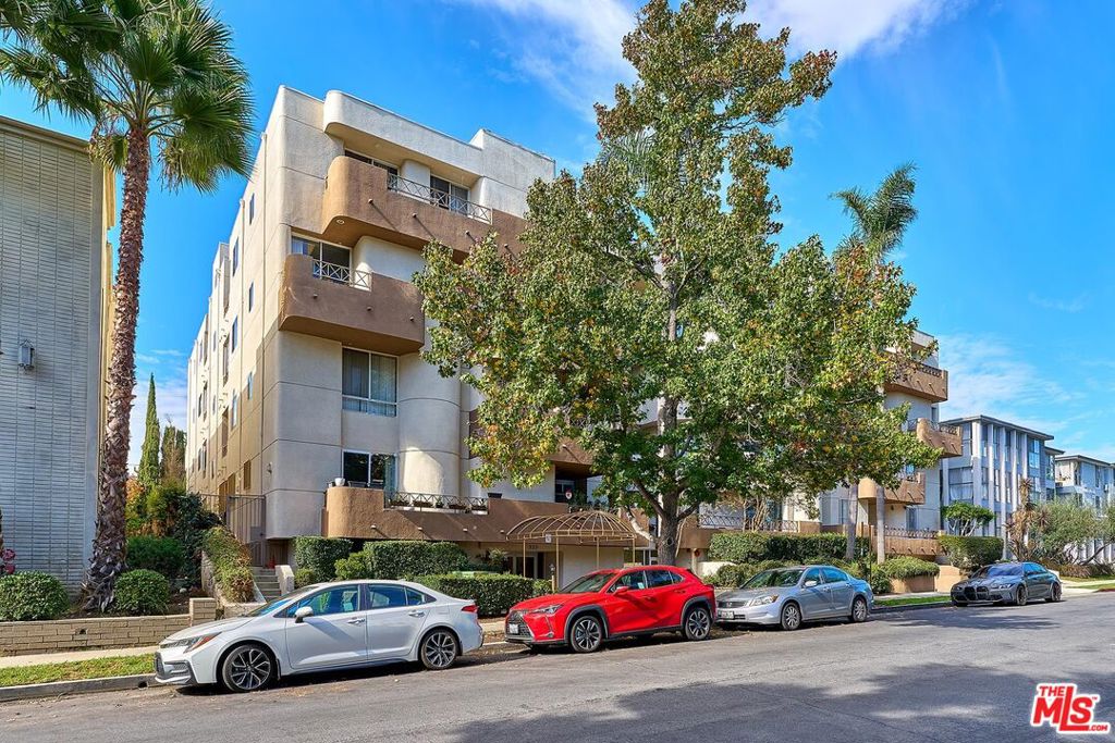 333 Westminster Avenue 204