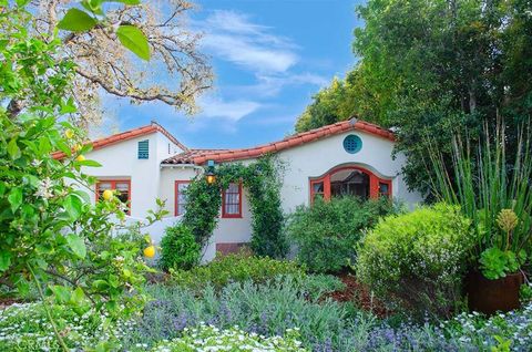 Photo of 1720 Paloma Street, Pasadena, CA 91104 (MLS # AR25254716)