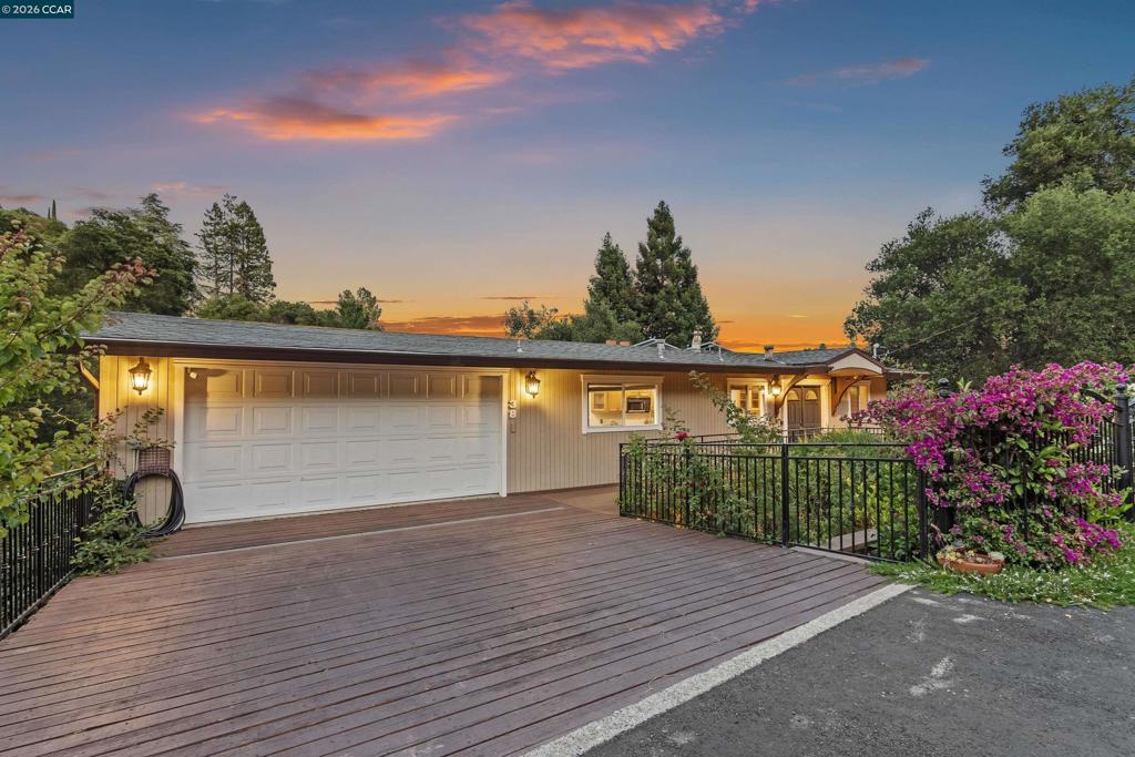 38 Saint Stephens Dr