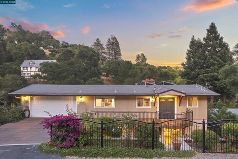 Photo of 38 Saint Stephens Dr Dr, Orinda, CA 94563 (MLS # 41130834)