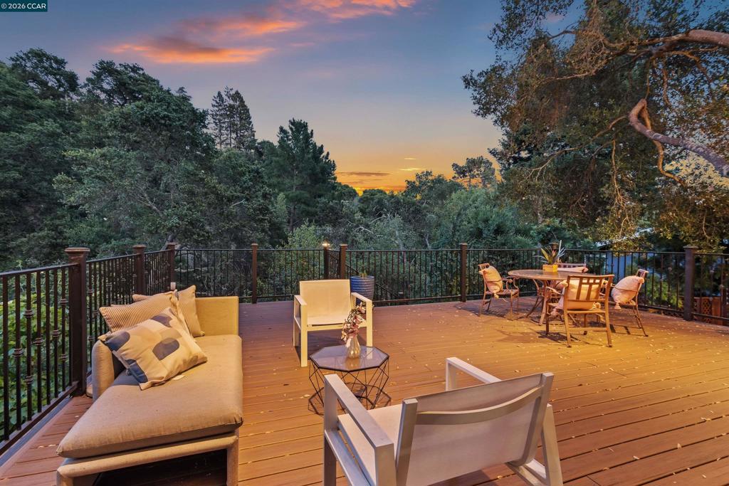 38 Saint Stephens Dr