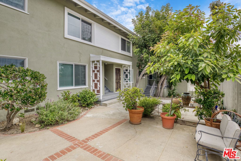 Photo of 16144 W Sunset Boulevard #2, Pacific Palisades, CA 90272 (MLS # 26864145)