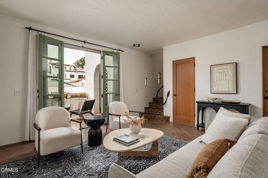 12 W Gutierrez Street