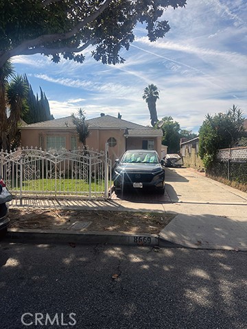 PERFECT PROPERTY FOR A LARGE FAMILY. FIVE BEDROOMS THREE BATH ROOMS.EXCELLENT FOR INVESTMENT. PROPERTY IS BEING SOLD IN 'AS IS' CONDITIONS. BRING YOUR PAINT AND BRUSH AND YOU'LL CONVERT THIS ONE INTO A BEAUTY! "HURRY IT WILL NOT LAST.