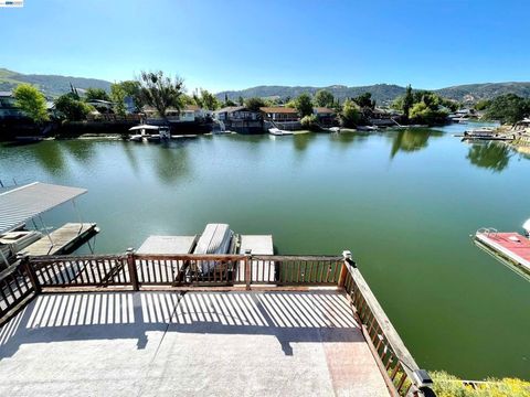 Photo of 668 Keys Blvd. Blvd, Clearlake Oaks, CA 95423 (MLS # 41130009)