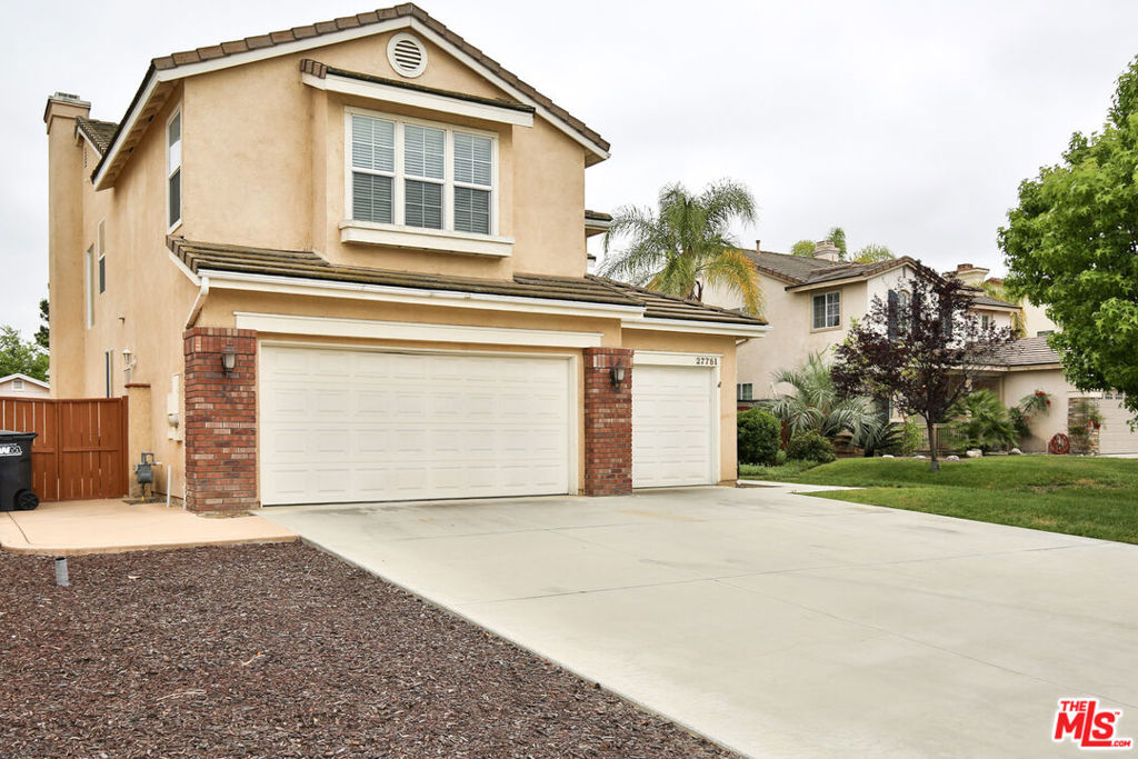 27761 Crestknoll Court