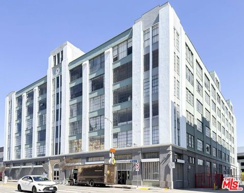 Photo of 420 S San Pedro Street #405, Los Angeles, CA 90013 (MLS # 26663479)