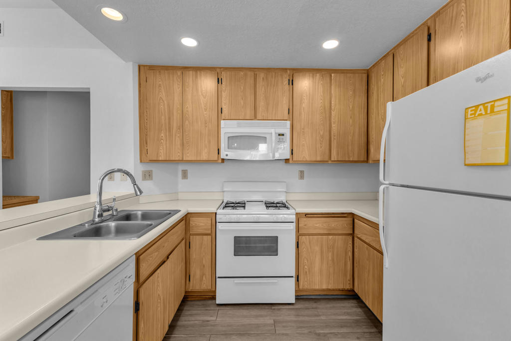 Royal Palms Condos - Residential Lease