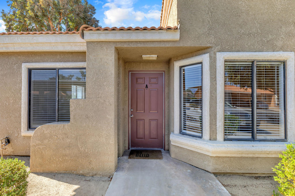 Available NOW: Short or long Term: Unfurnished: Great Location: Single story, two bedroom condo with two baths, Royal Palms Community! Washer and Dryer inside condo. Very Good location in the development backs up to Woodhaven Country Club with views. Two community pools and spas, health workout room, entertainment center and full kitchen in club house. Listing Agent is CA Licensed Real Estate Agent and owner for this property. One Year Price is 2255 Prices vary by time of year and length of stay.