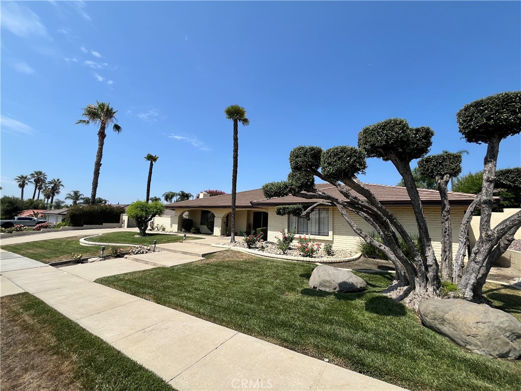 1739 N. Tulare Way