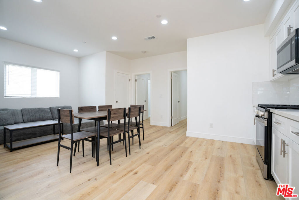 1286 W 35th Place