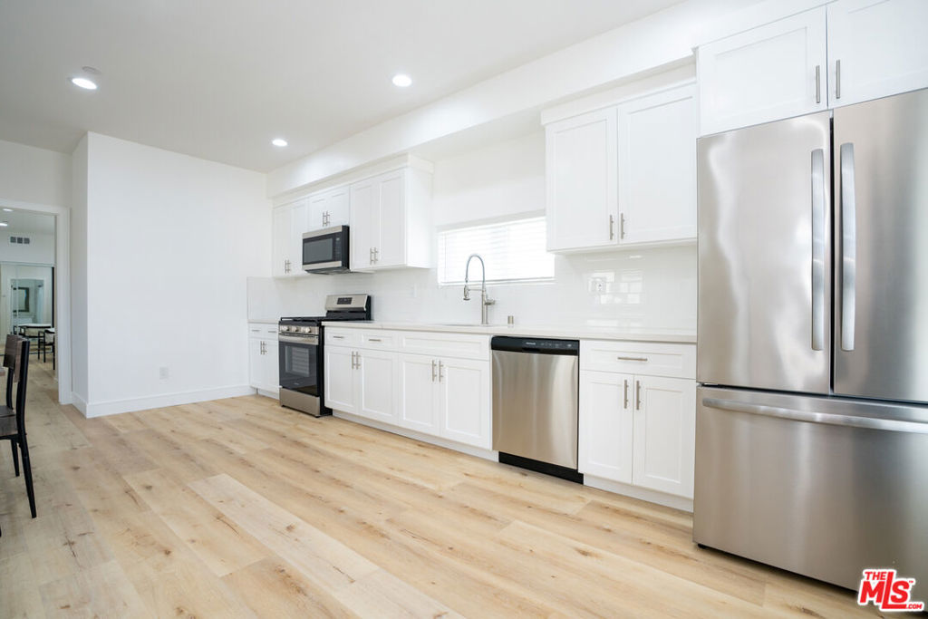 1286 W 35th Place