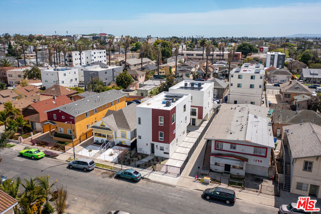 1286 W 35th Place