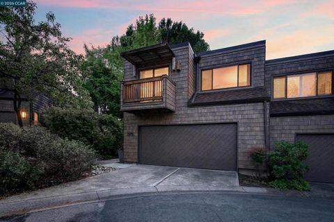 Photo of 1975 Fair Ridge Ct Ct, Walnut Creek, CA 94597 (MLS # 41125052)