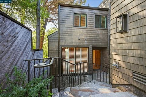 Photo of 1975 Fair Ridge Ct Ct, Walnut Creek, CA 94597 (MLS # 41125052)
